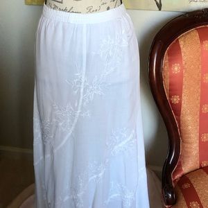 Embroidered skirt